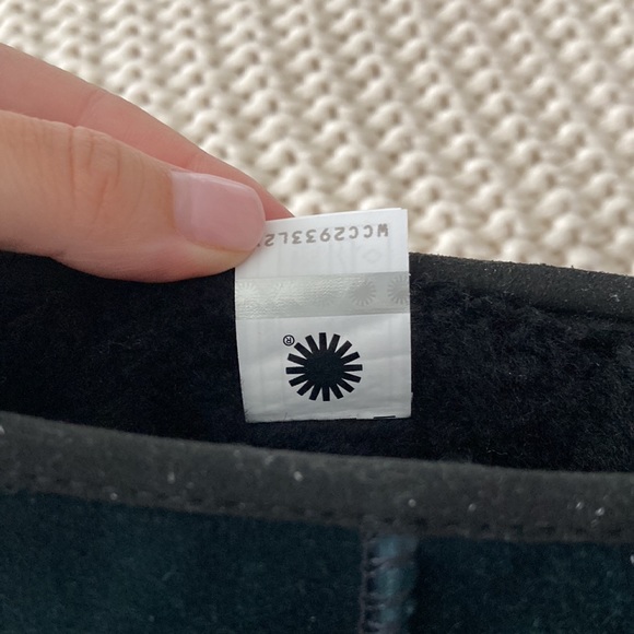 NWOT UGG Classic Short Logo Zip - Picture 7 of 14